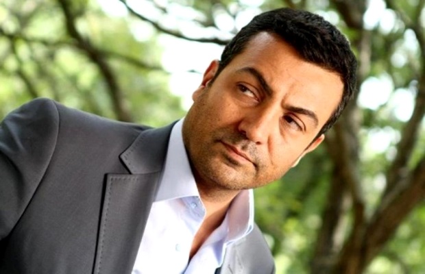 Turski glumac Saruhan Hunel (Krstaš), iz serije <b>Izgubljene godine</b> koju <b>...</b> - krstasa-prozivali-da-je-gej-esmer-izgubljene-godine
